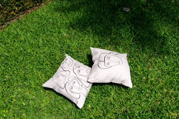 Throw Pillows 4 caras.